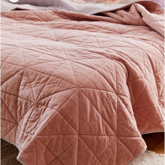 UO Velvet Quilt💓✨ - Picture 4 of 6